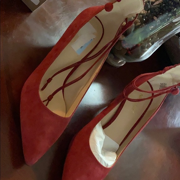 Red pump - Picture 2 of 4